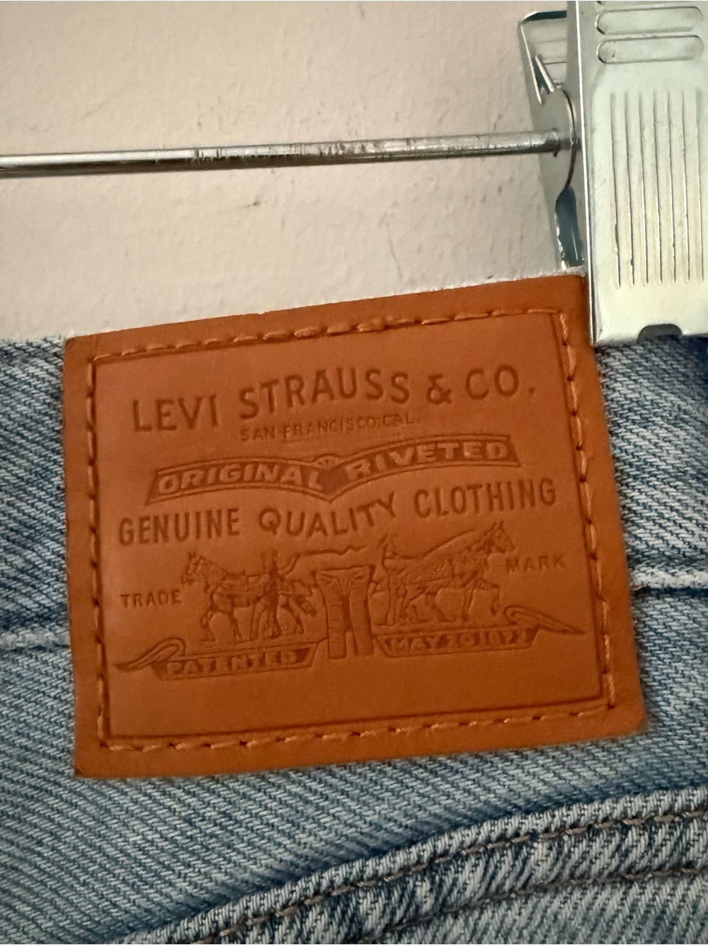Levi's Light Wash Wide-Leg High Loose Rise Jeans - Picture 5 of 7